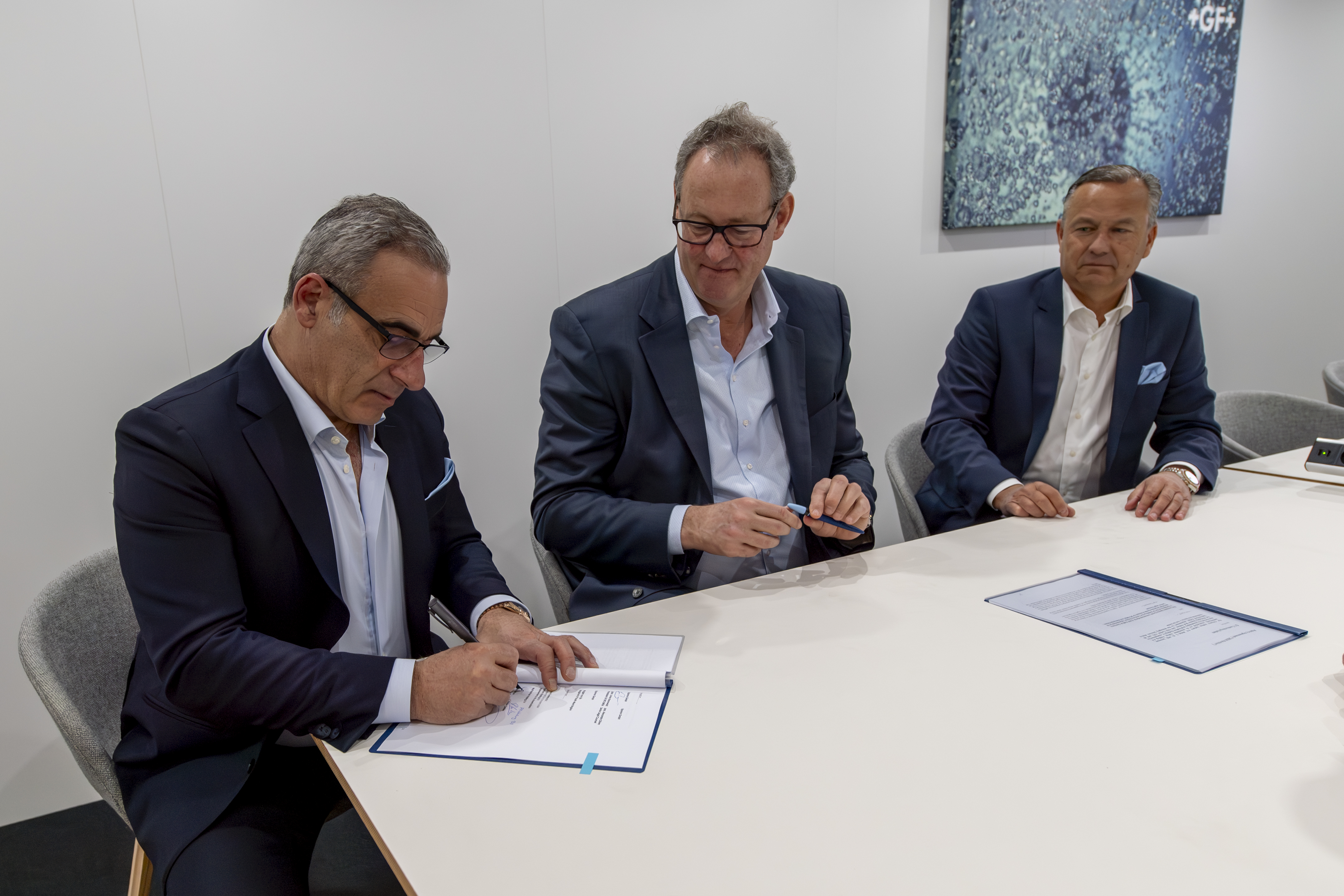 Contract_Signing_Nathan_Group