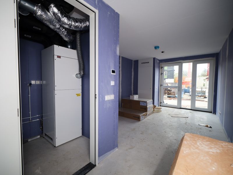 Combi Blueline warmtepomp geïntegreerd in prefab modulaire woning.