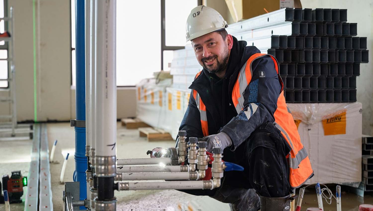 Montage van Uponor meerlagenleidingen op maat in standleidingen ringers alkmaar